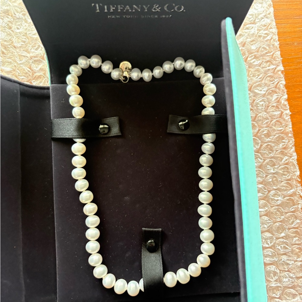 Tiffany & Co. 18” Pearl strand Necklace 8.5-9mm